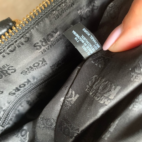 Michael Kors Hudson Black Pebbled Leather Shoulder Bag Purse EXCELLENT - Picture 8 of 16